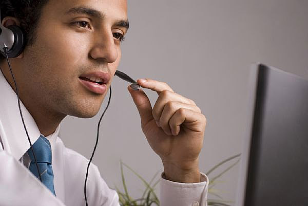 callcenter man in action